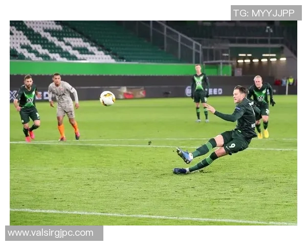 沃尔夫斯堡客场胜奥格斯堡，保级之路再添一记胜利